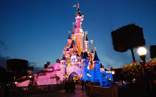 Disneyland Paris' Frenchlanguage website is currently offering special