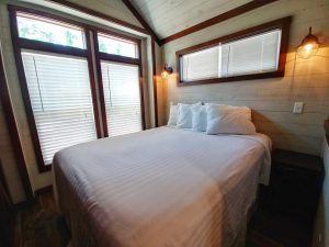 CreekFire Motor Ranch (Savannah, GA) - Cabin Master Bedroom
