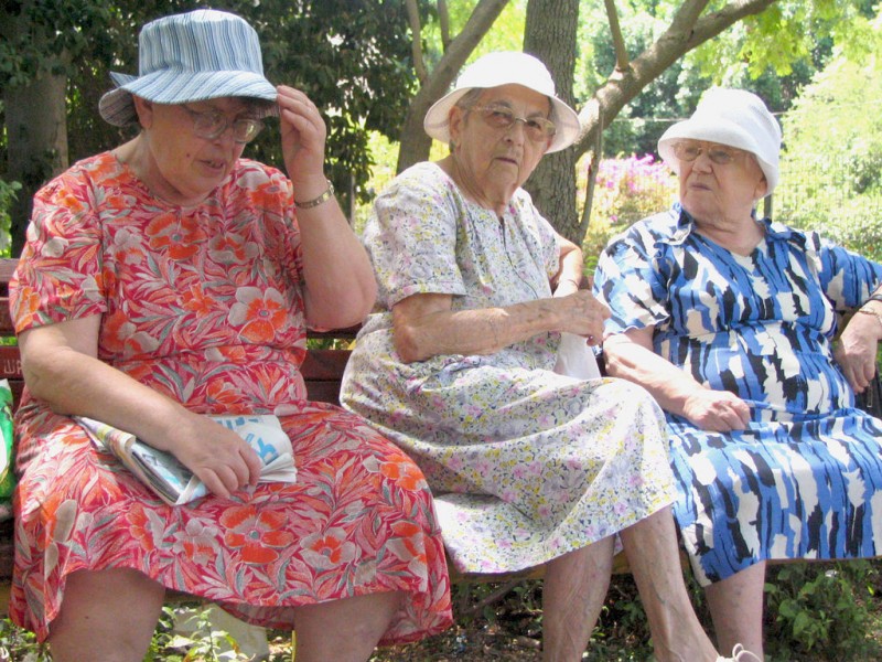 lovely-ladies-25880717