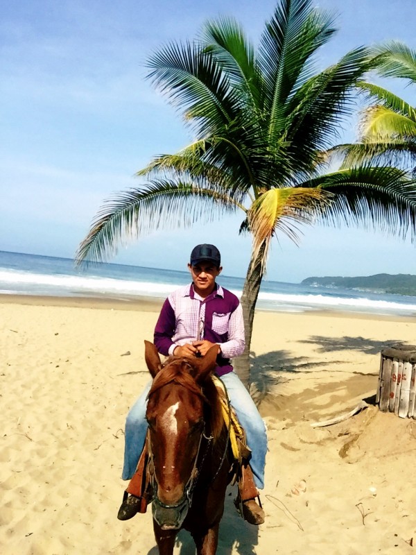 roberto-horseback-riding-beach-playa-larga-mexico-IMG_3146