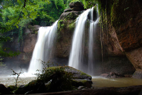 Haeo Suwat Waterfall