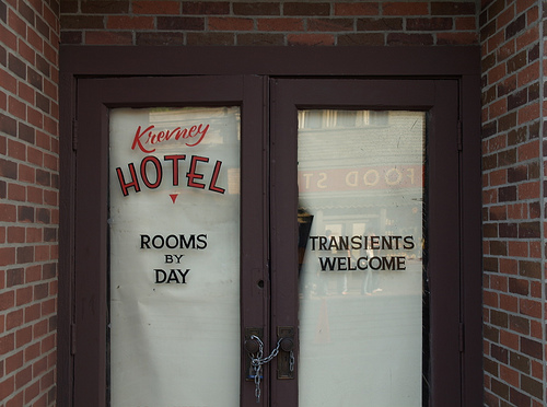 Chicago hotel with \"Transients Welcome\" sign on door