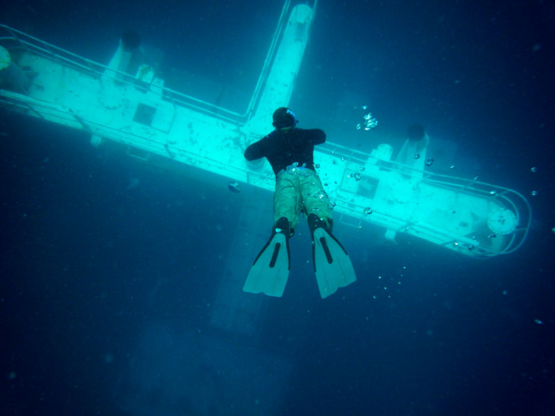 Diver headed down to Vandenberg wreck near Key West